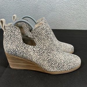 Women's TOMS Kallie Macadamia Mini Cheetah Suede Wedge Bootie Shoes SIZE US 8.5